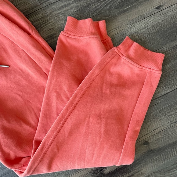 Lululemon High Rise Scuba Jogger - Picture 5 of 6